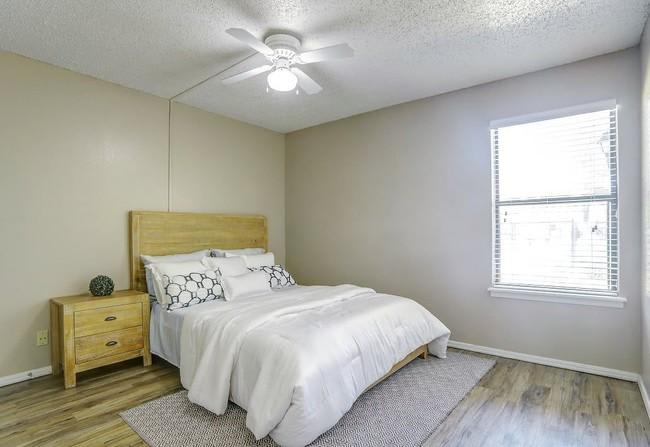 2070 Broadway – photo 3