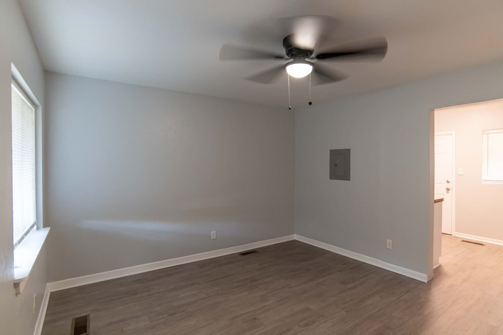 2 Bedroom / 1 Full Bath – photo 4