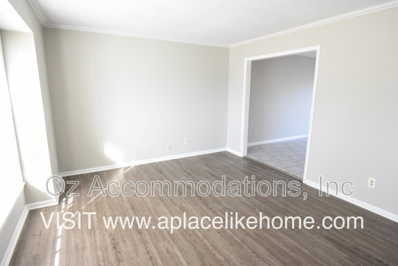16604 W 142nd Circle – photo 4