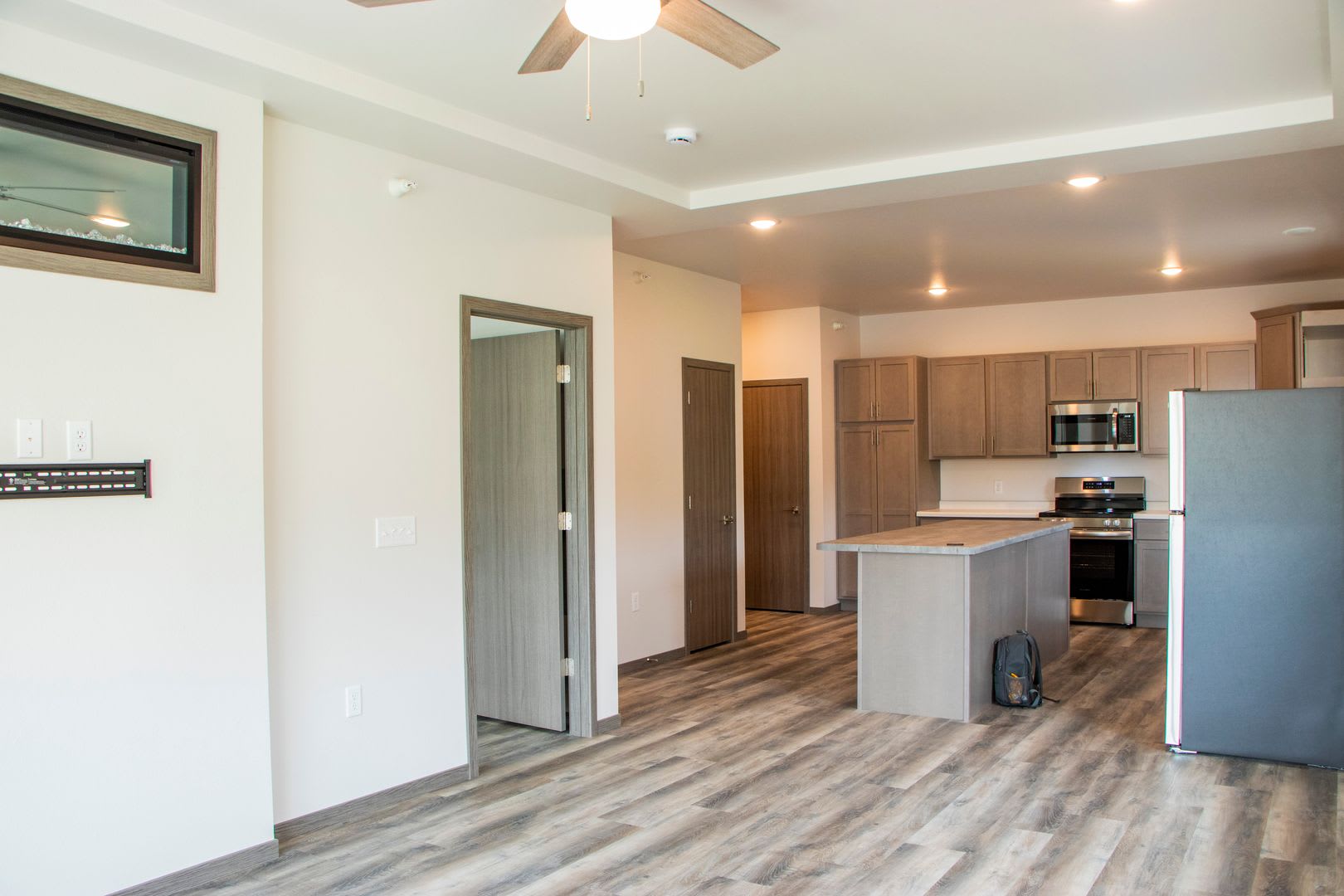 Top Floor Corner 1bed- Available NOW! – photo 2