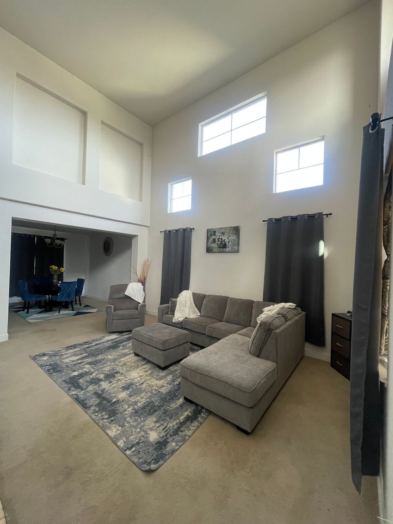 massive 4-bedroom, 3-bathroom home in Plumas Lake (Arboga) – photo 2