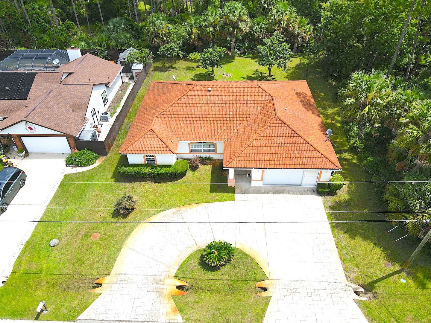 Roomy 3 Bed 2 Bath Home w Huge Screened Lanai for Rent! – photo 4