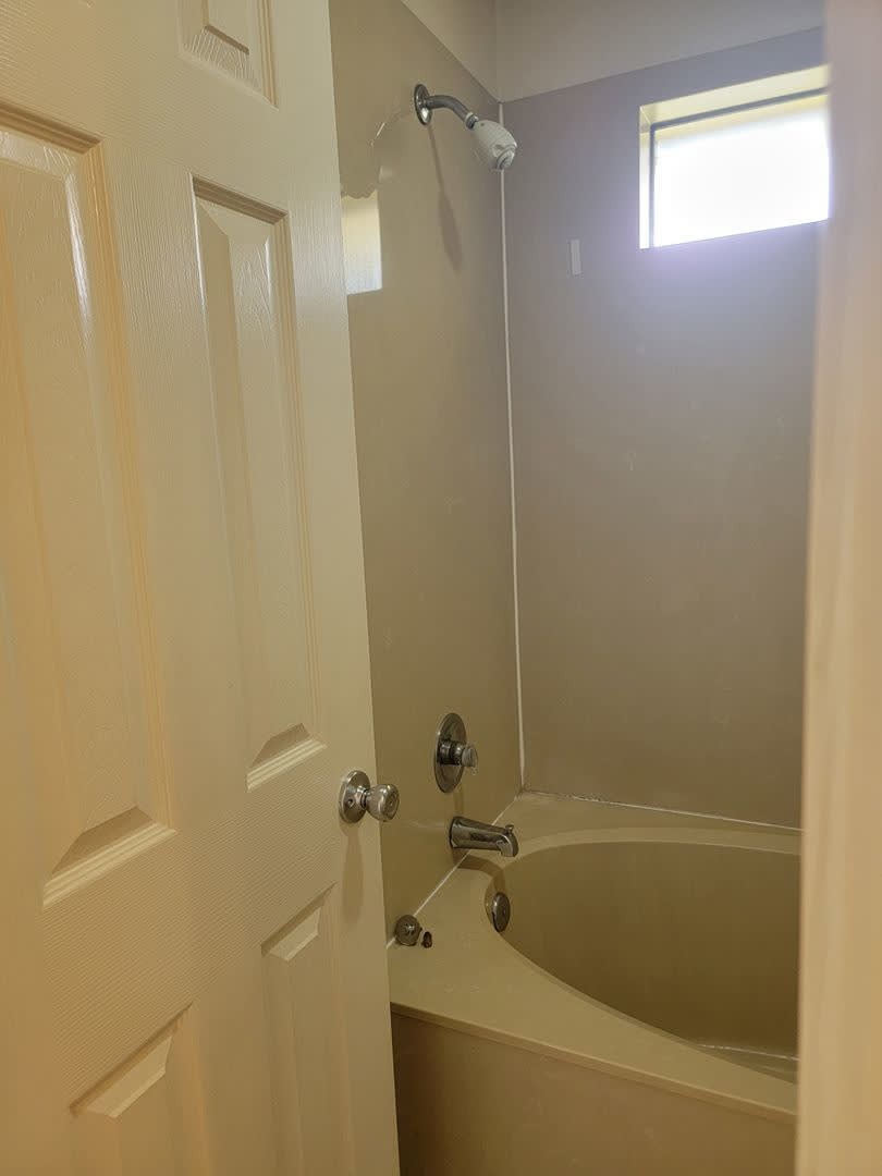 South Bossier 3 Bedroom 2 Bathroom **$300 OFF 1ST MONTH SPECIAL – photo 4