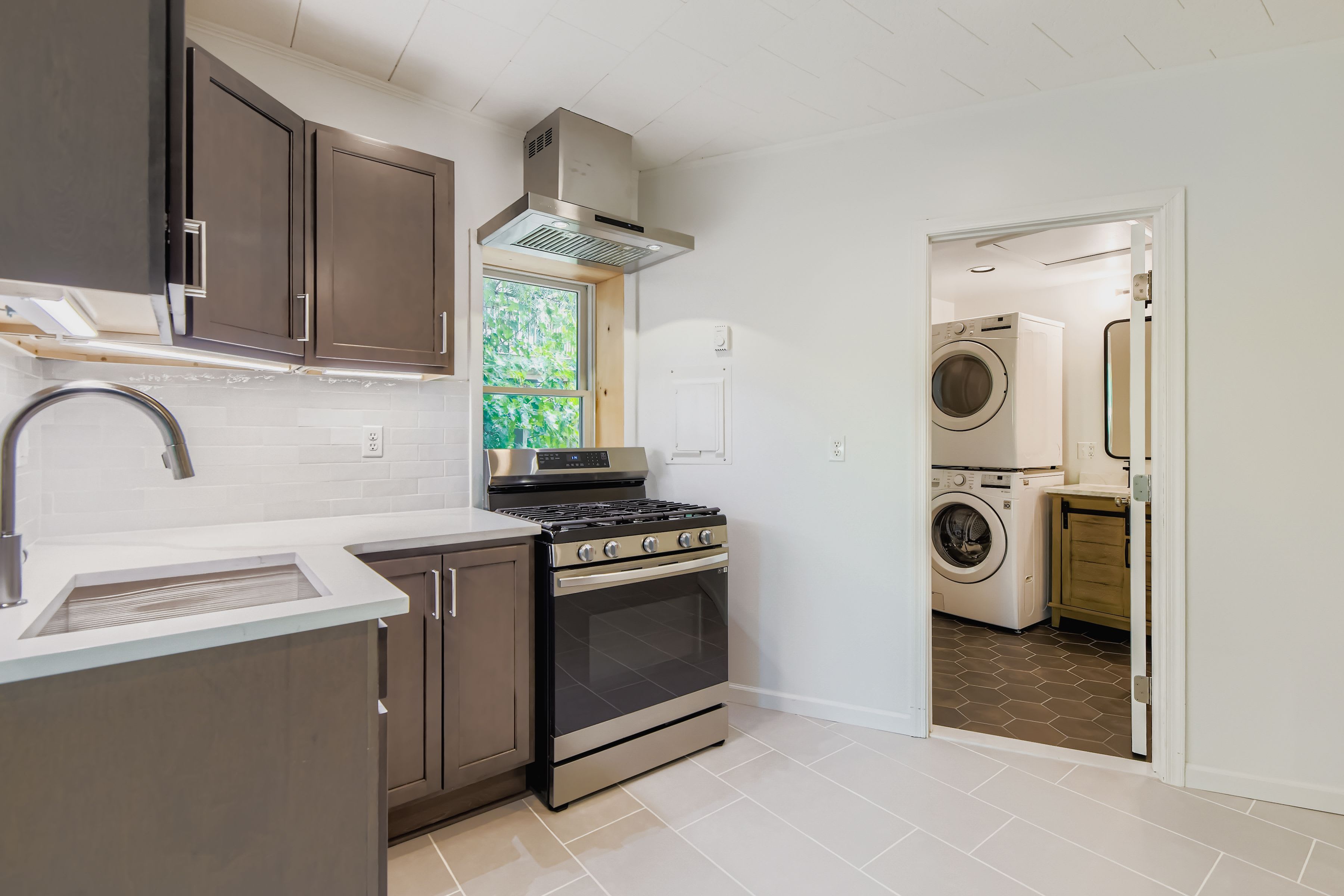 1000 W 41st St – photo 2