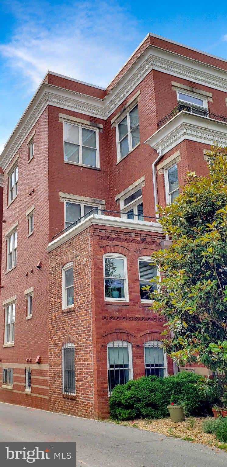 326 8TH Street NE – photo 1