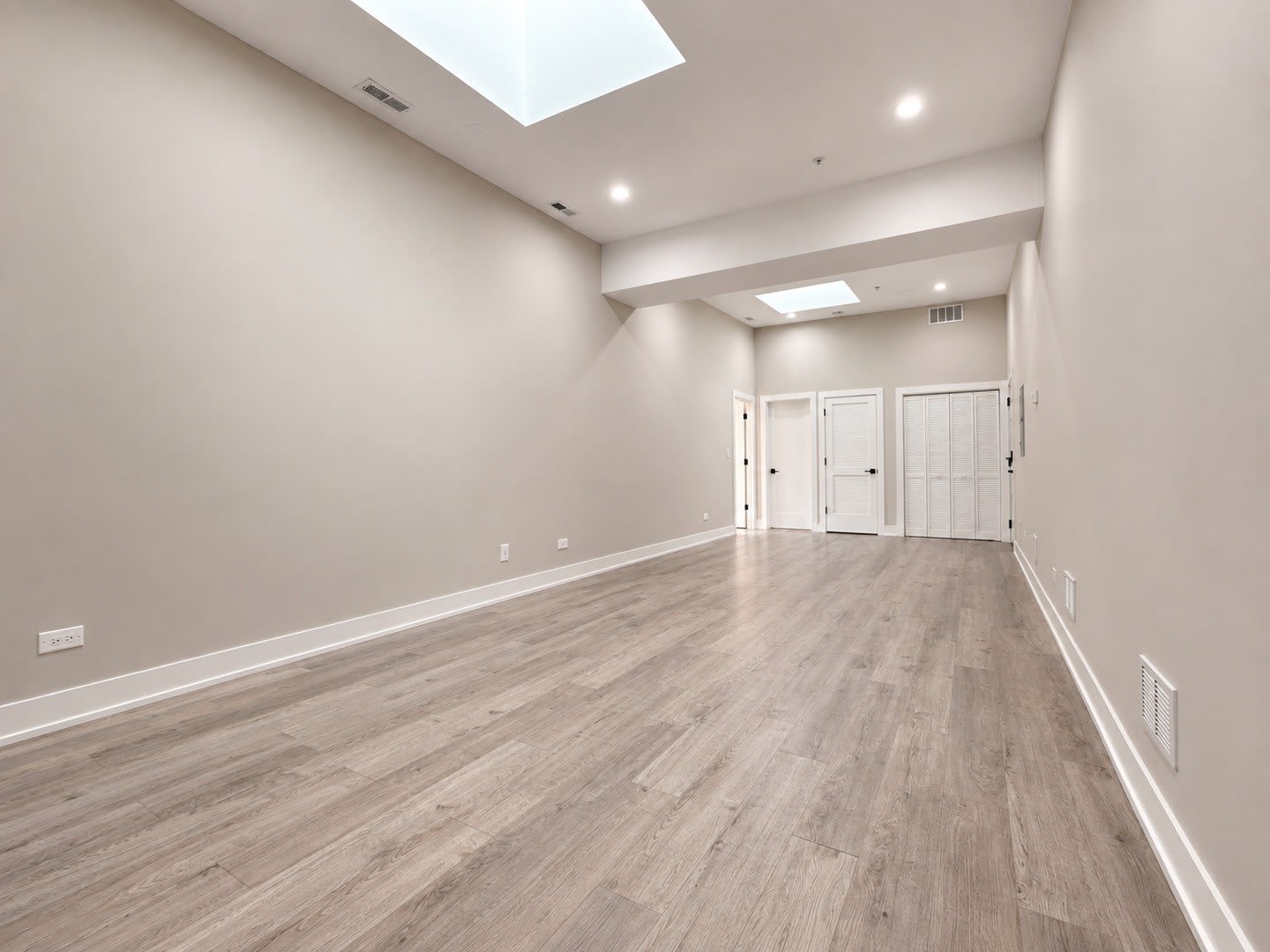 3214 W Lawrence Avenue – photo 3