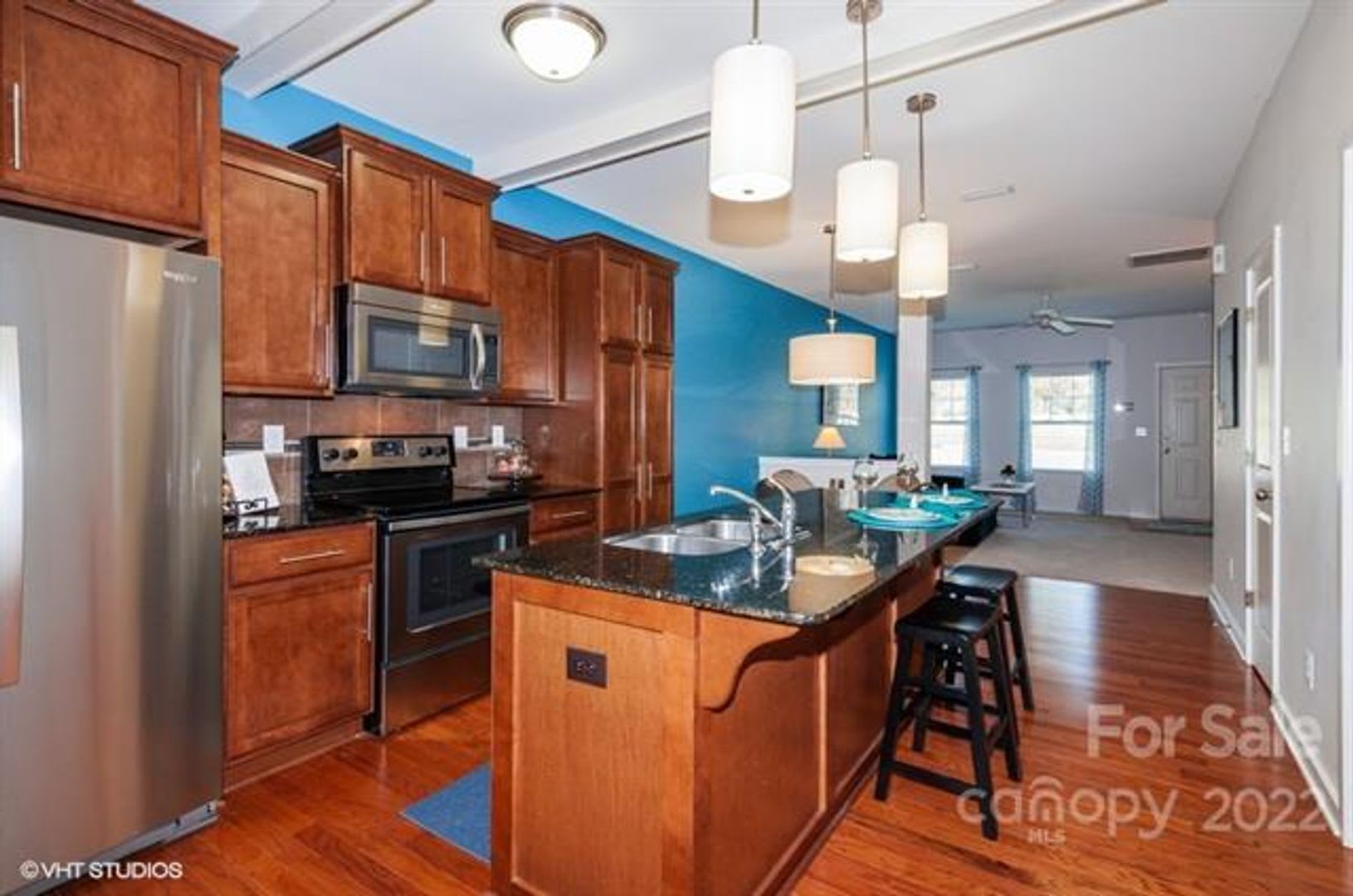 Bright 2BR 2.5BA Home w/ Granite + Huge Island • Loft in Fort Mill – photo 3