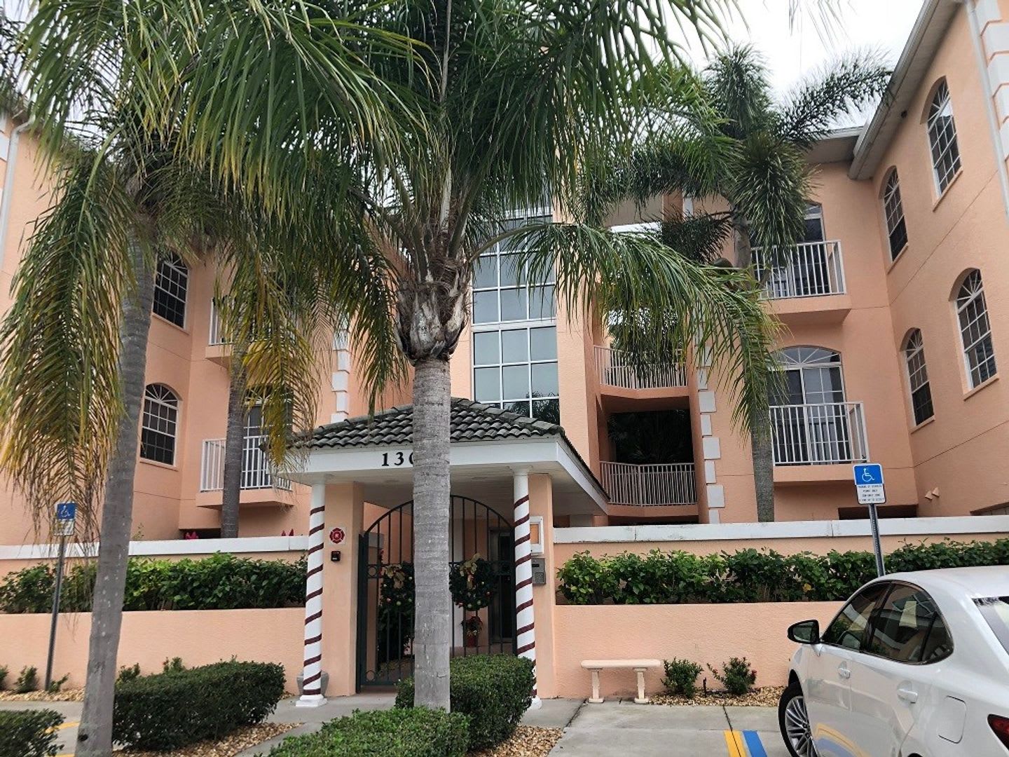 3BR/2BA/1CG Seasonal Rental in Courtyards of Gondola Park – photo 1