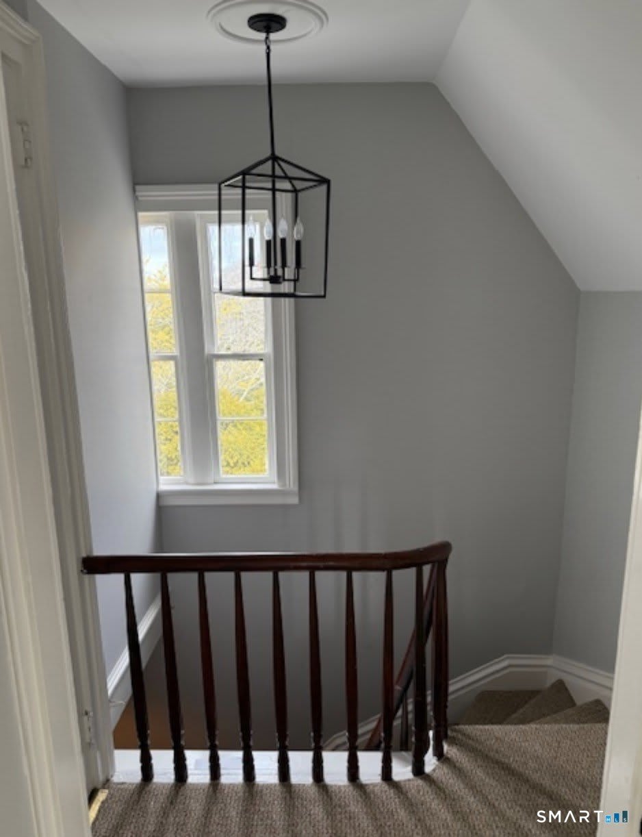 21 Broadway Avenue – photo 2