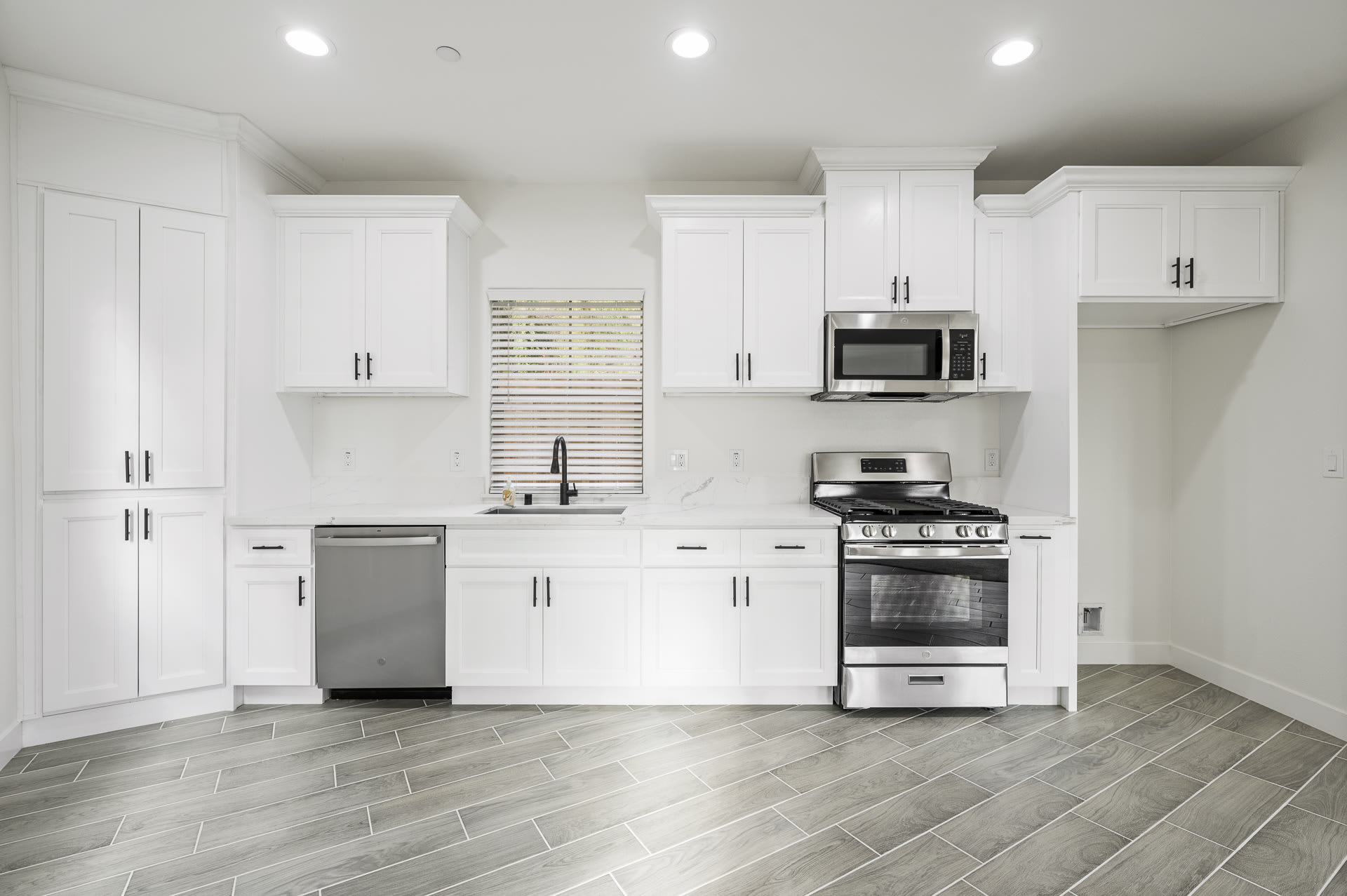 915 E Central Ave – photo 3