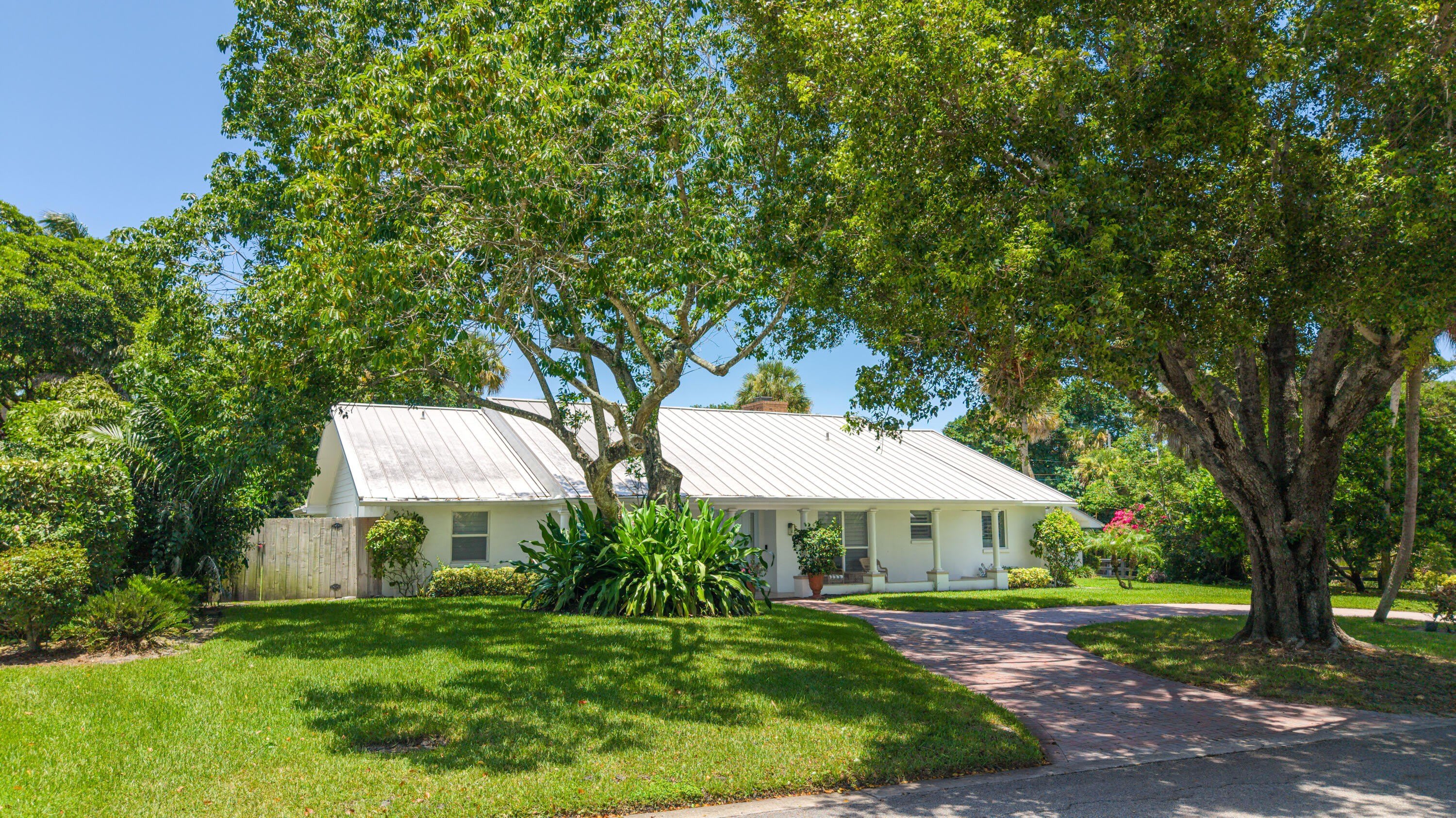 15 W High Point Road – photo 1