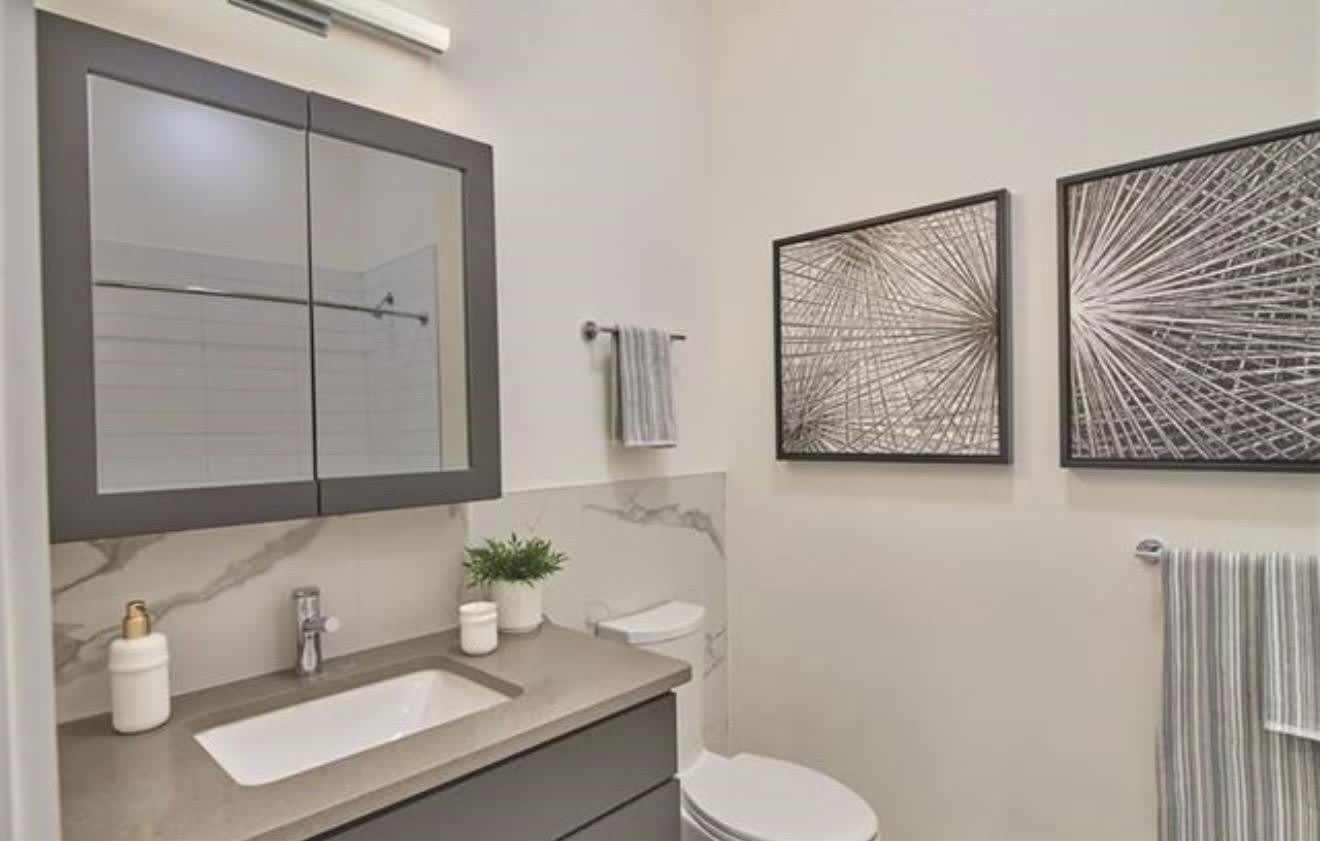 250 AVENUE E – photo 3