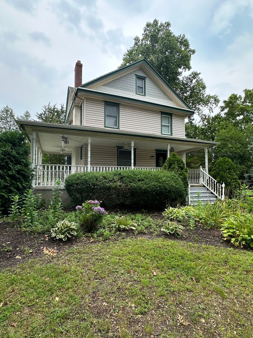 Well maintained 4 bedroom 2 bathroom home – photo 1