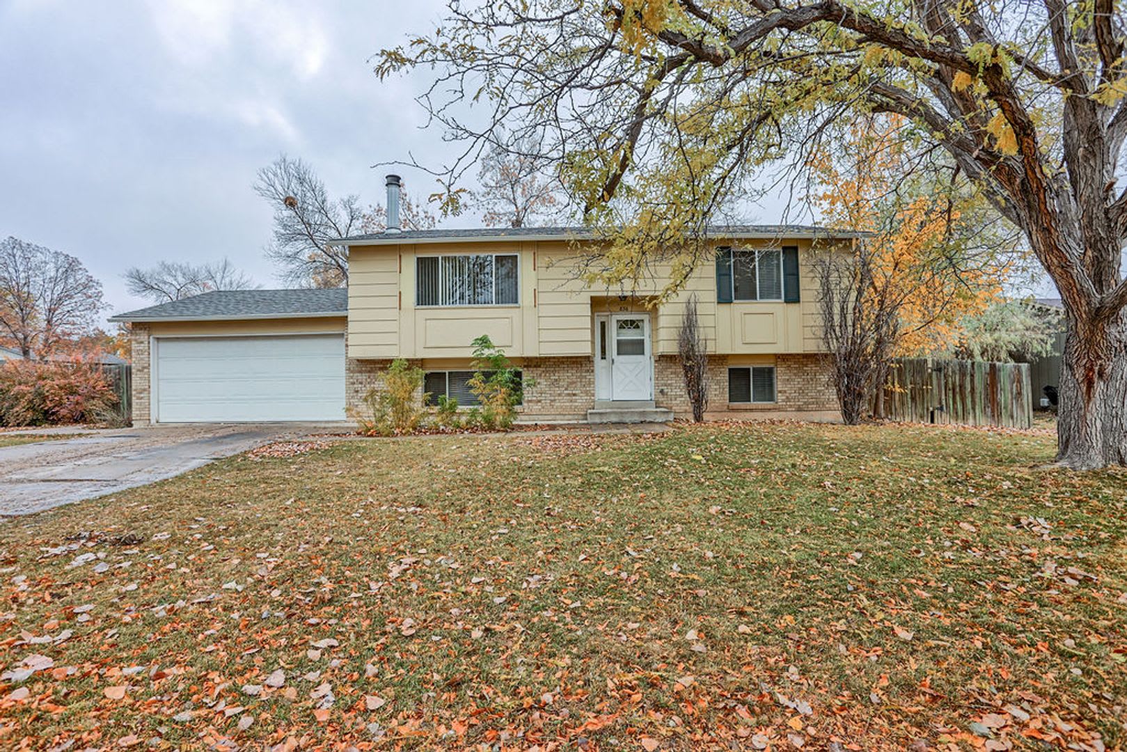 Beautiful 4 Bedroom Split-Level Home – Large Lot in West Fort Collins – photo 2