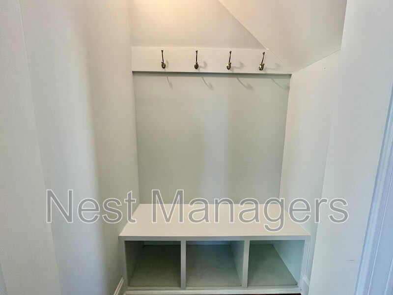 5137 Thruway Road – photo 3