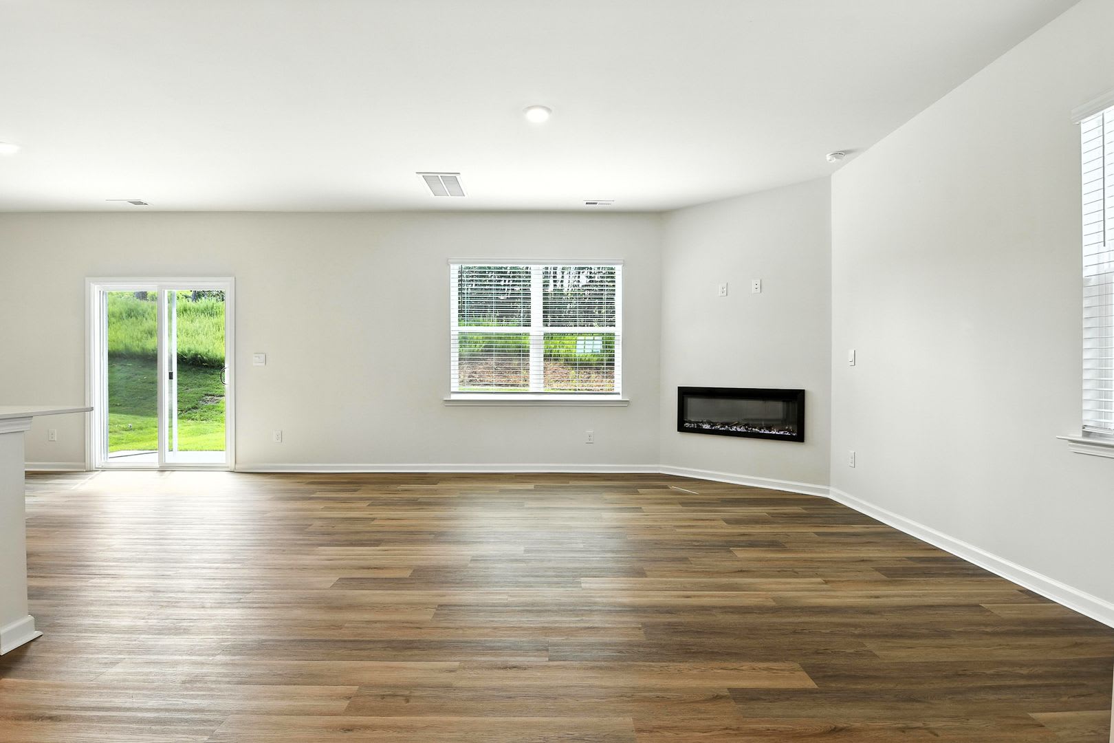 Pet Friendly 4 Bed 2 5 Bath Home – photo 5