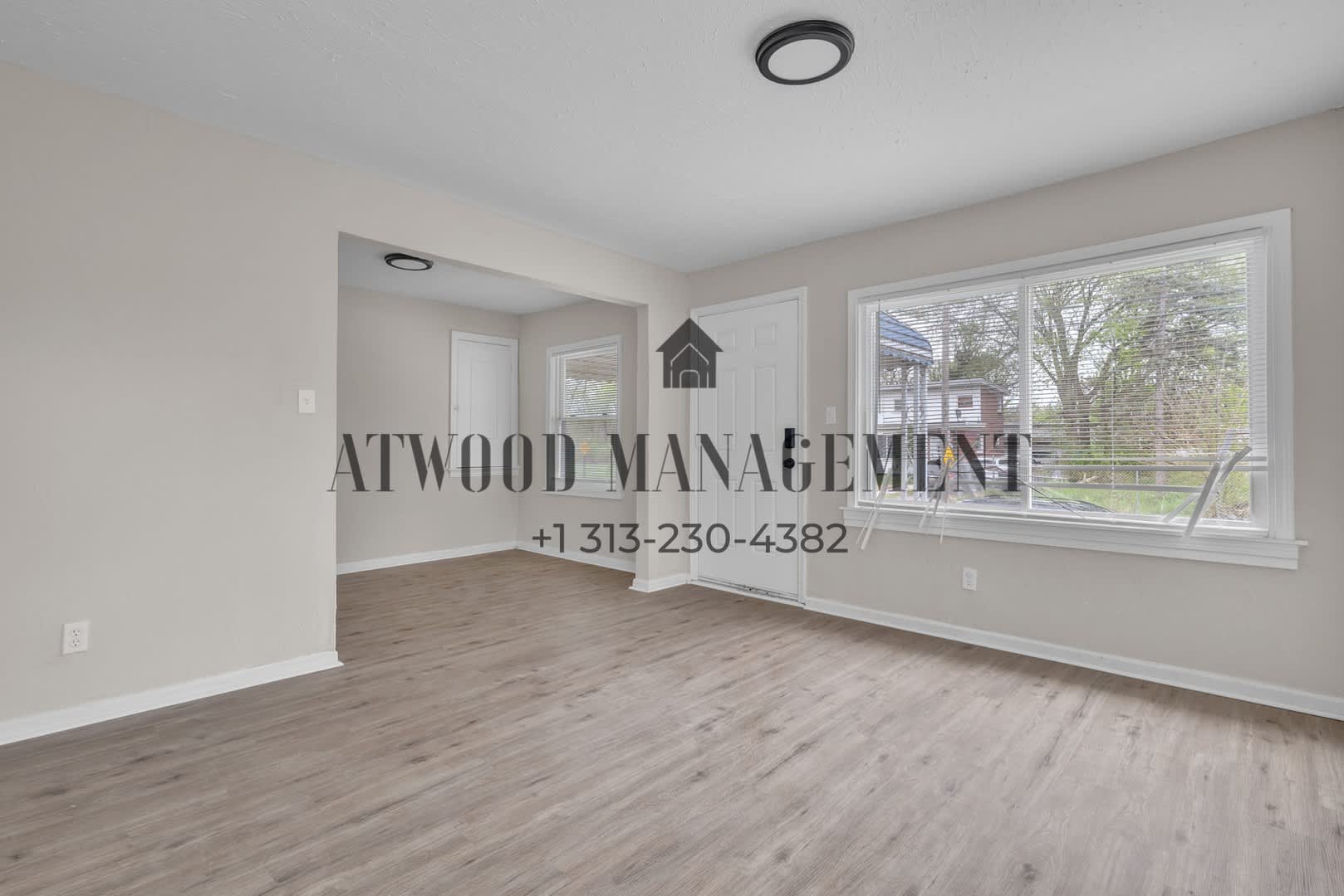 This beautifully updated 3-bedroom, 1-bath single-family home is ready for move-in! – photo 2
