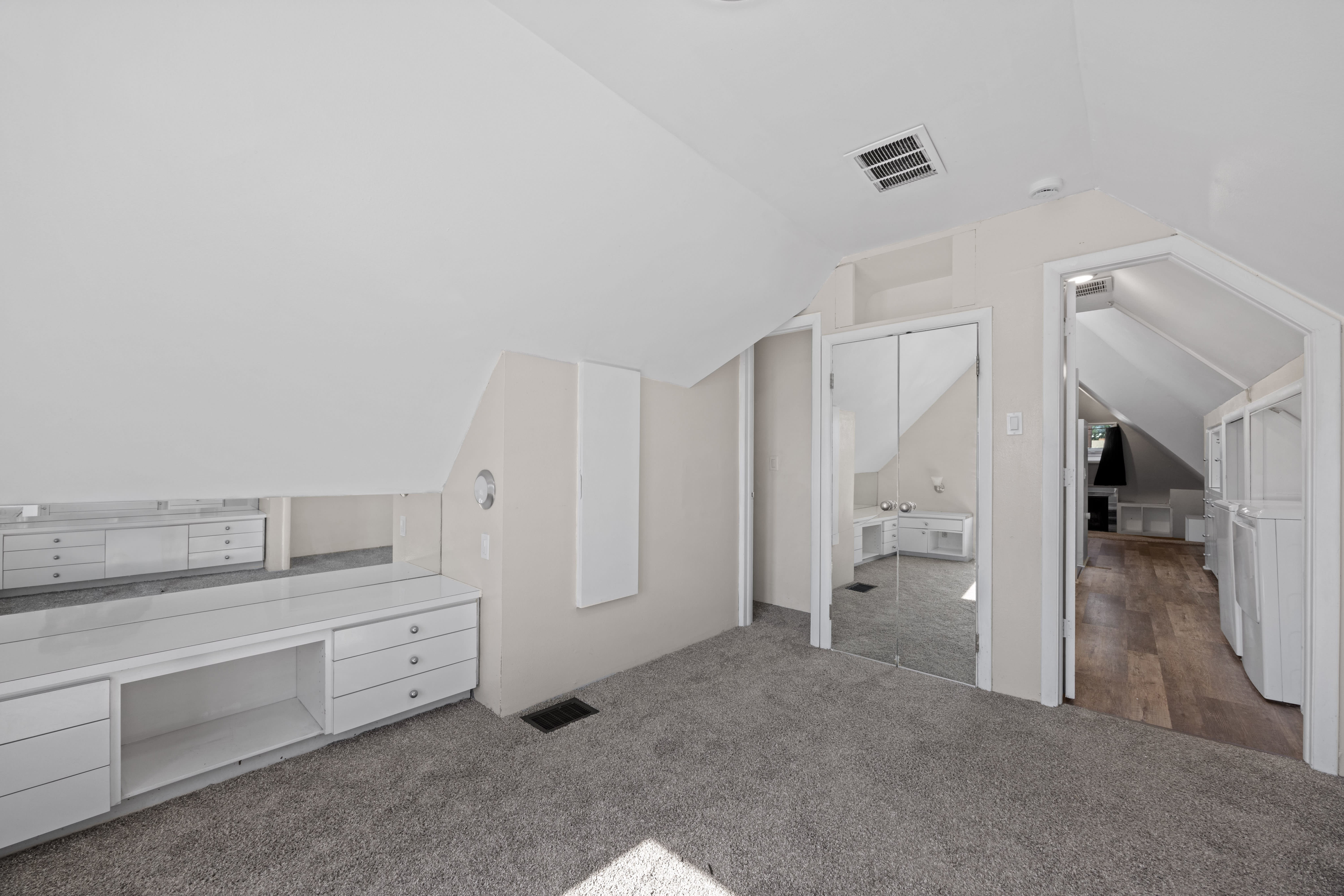 Thomas Logan Apartments – photo 4