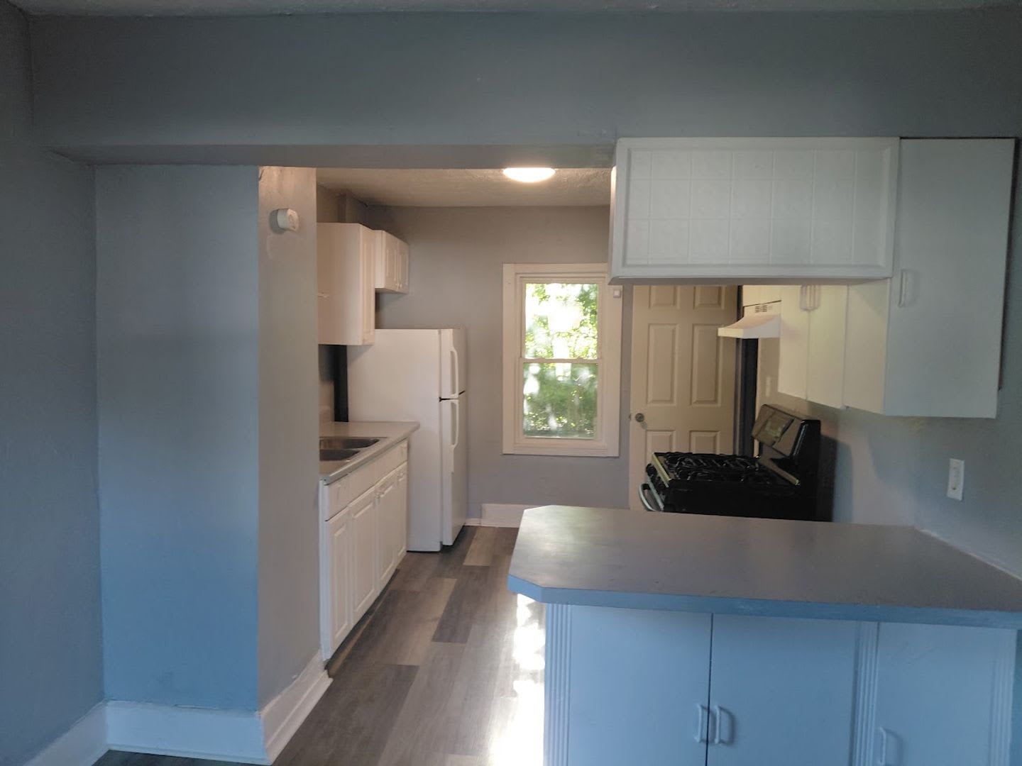 Three-bedroom one bathroom home for rent – photo 4