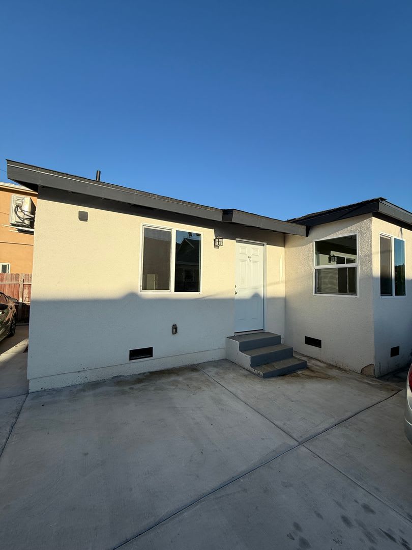 BEAUTIFUL 2 BEDROOM! MUST SEE – photo 1