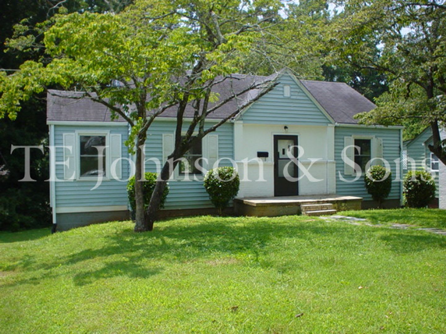 Charming Renovated 3BR Home – photo 1