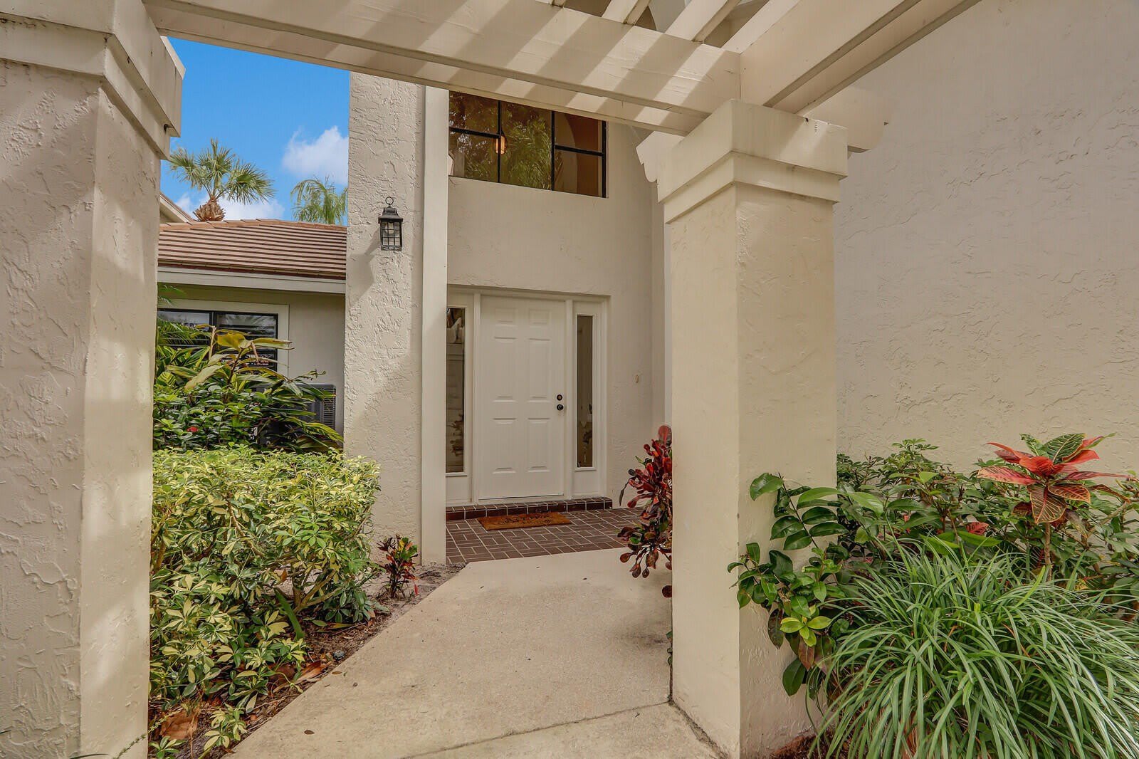 16000 W Bay Drive – photo 2