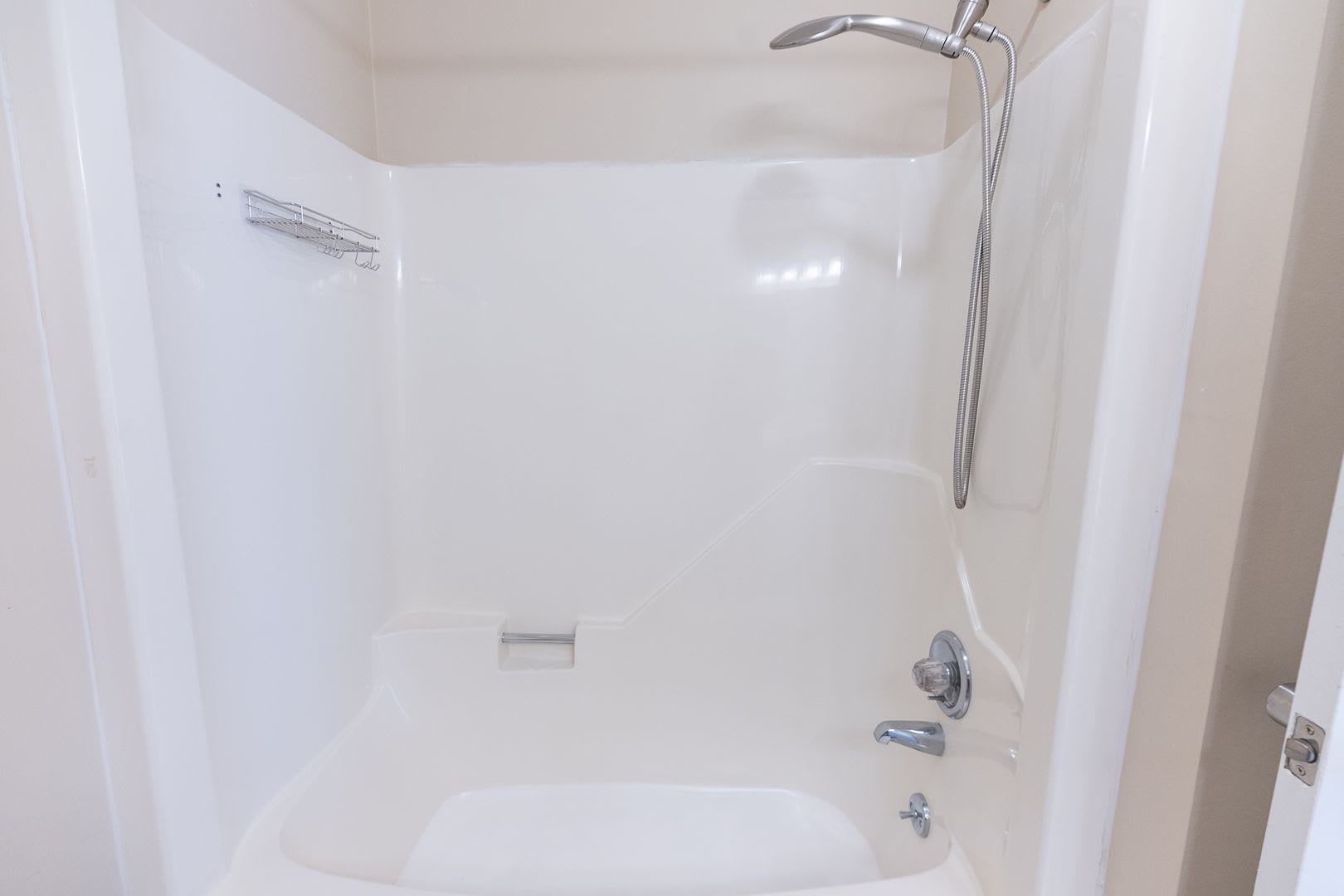 Charming 2 BD, 2.5 BA Townhome w/ a Community Pool in a Prime Winston Location – photo 4