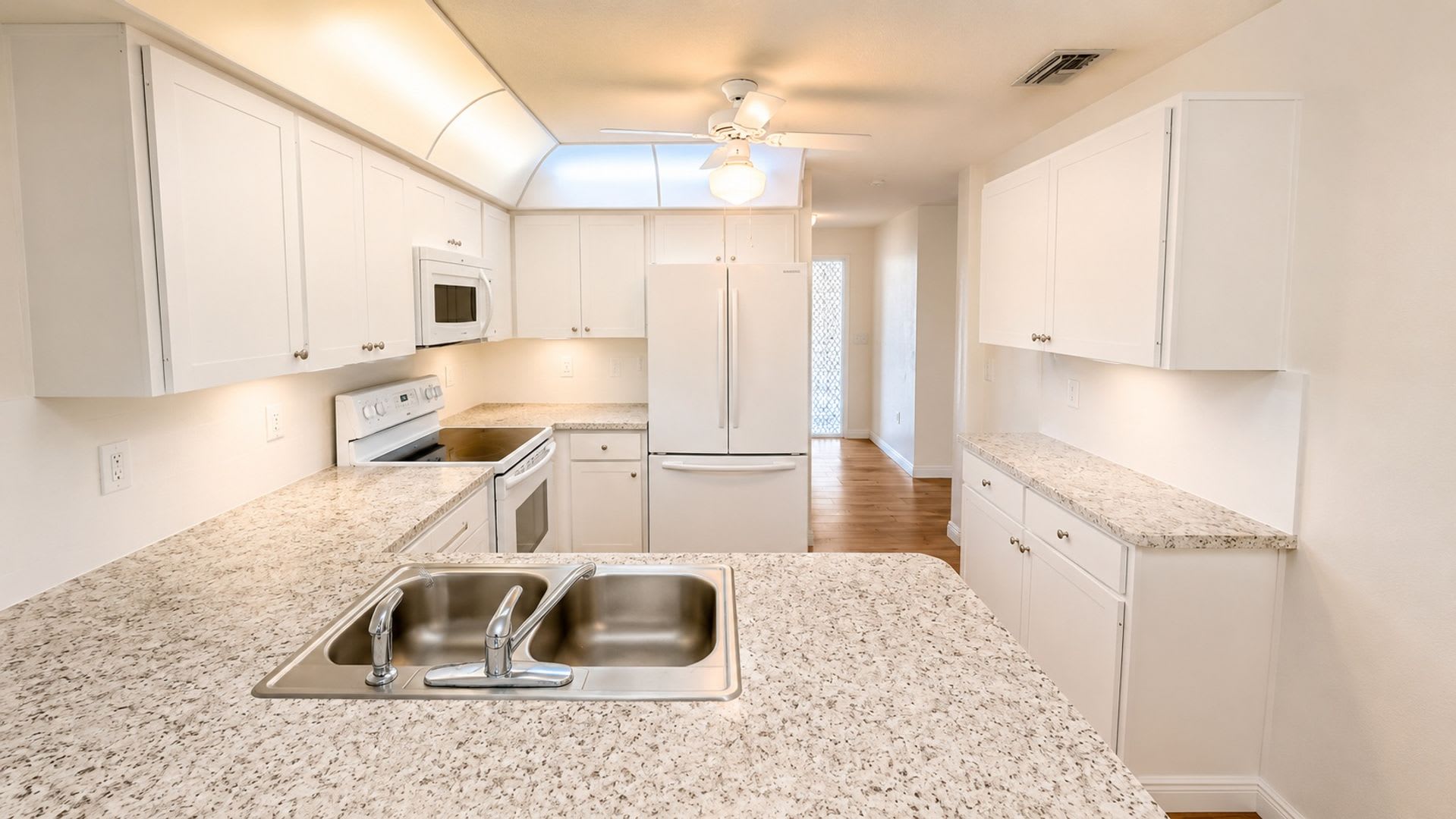 Annual unfurnished **55+** 2/2 villa downtown Sarasota – photo 4