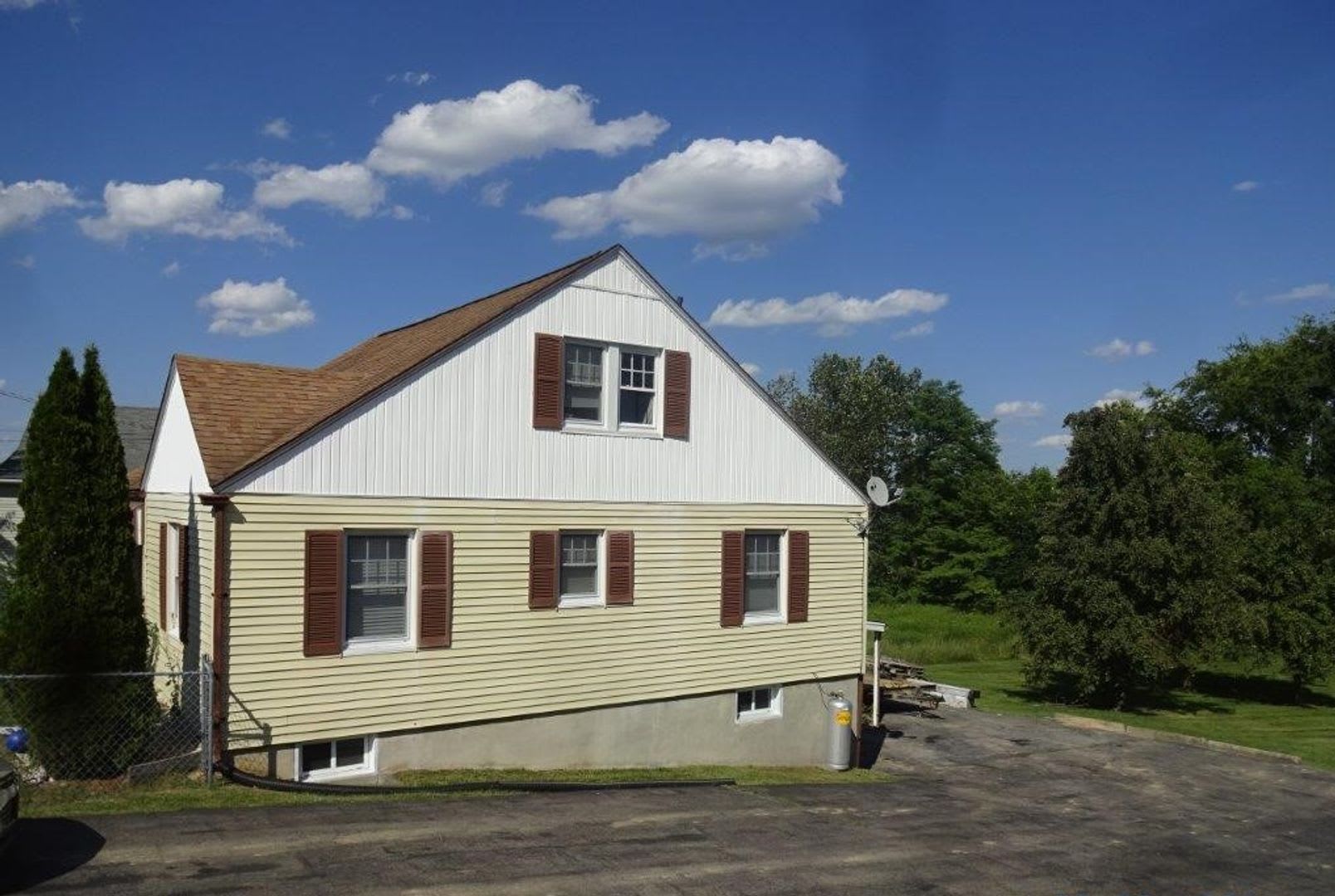 3 Bedroom, 1 Bath House – photo 2