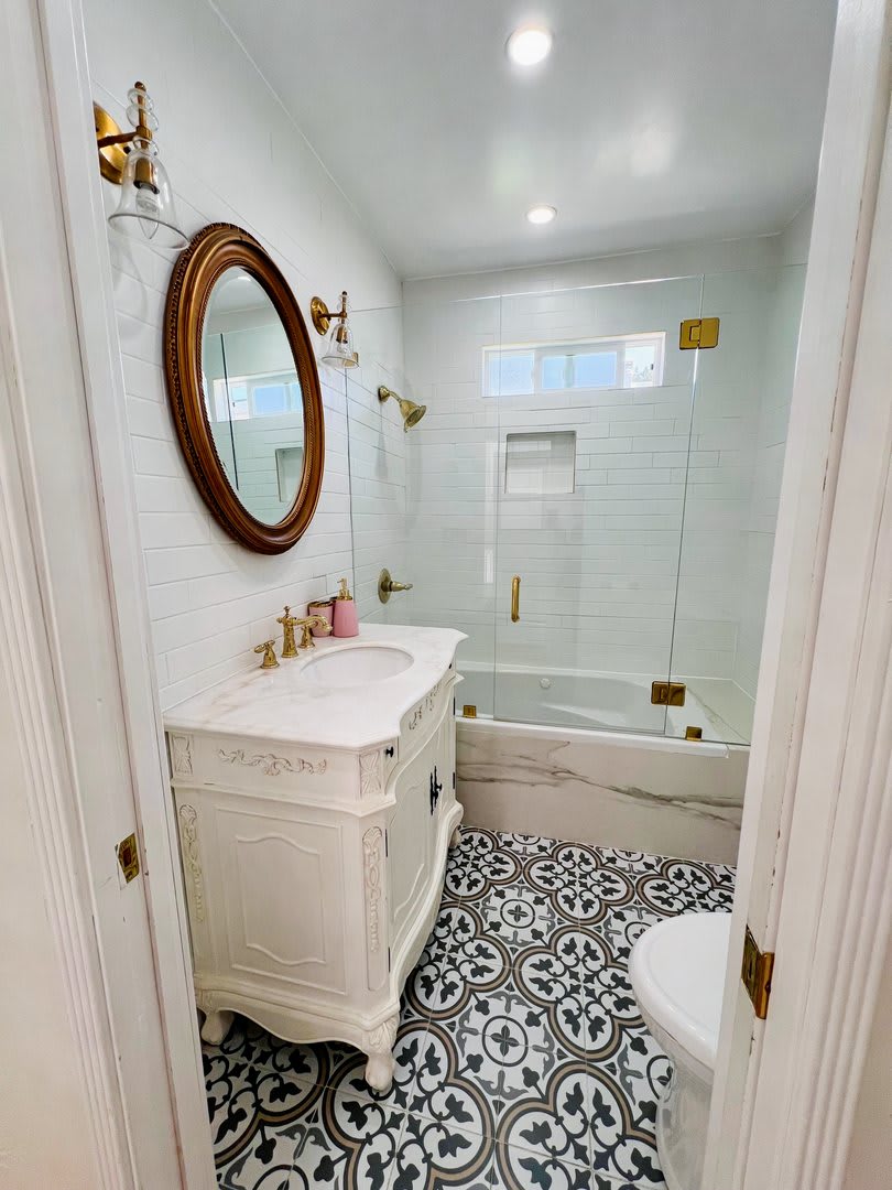 Move-In Ready! Beautifully Renovated 2BR Home with Scenic Views – photo 5