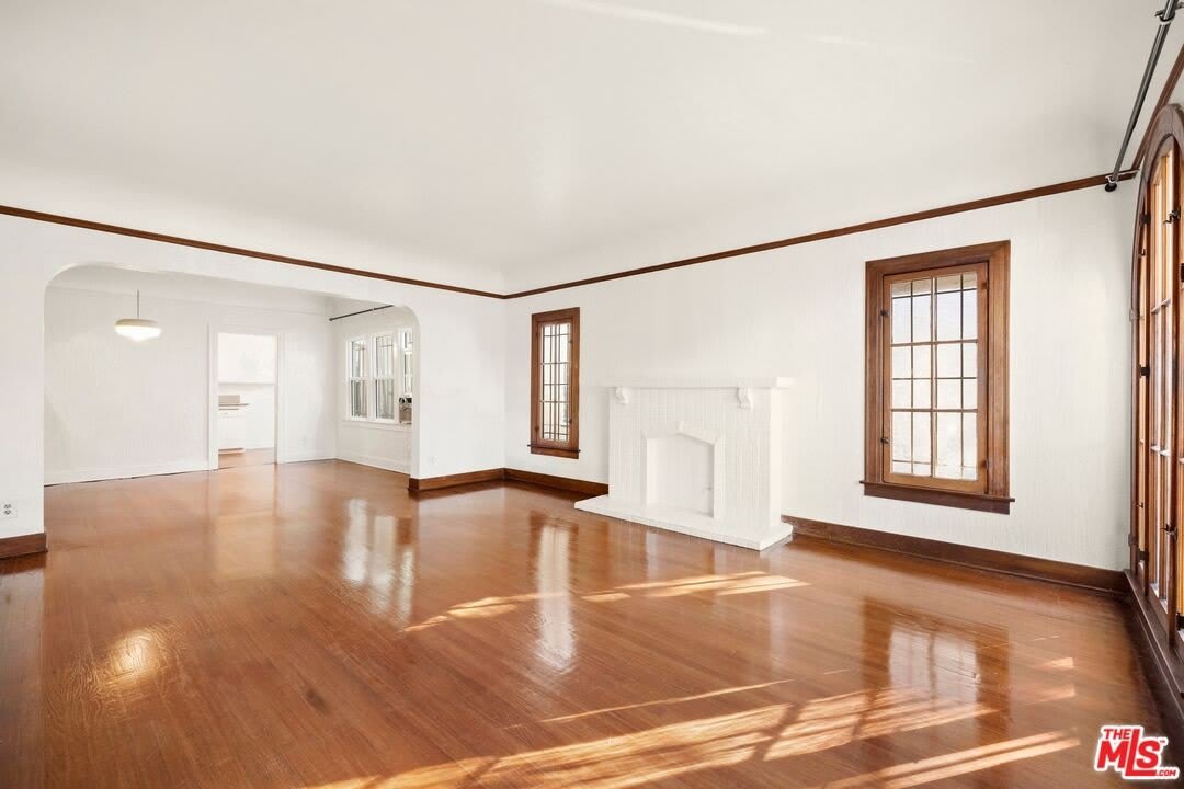 112 S Sycamore Ave – photo 3