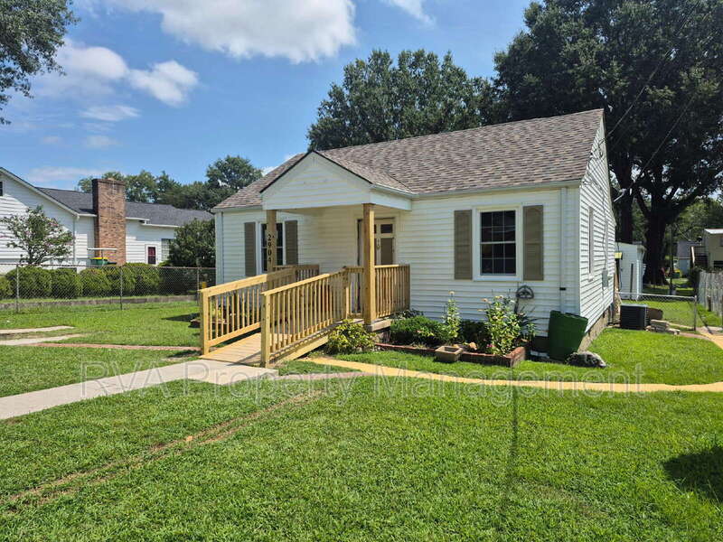 2904 Maple St – photo 2