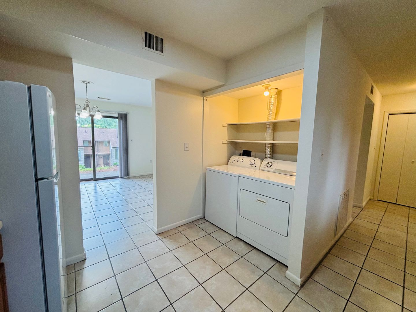 3 Bedroom 2 5 Bath Townhouse – photo 4