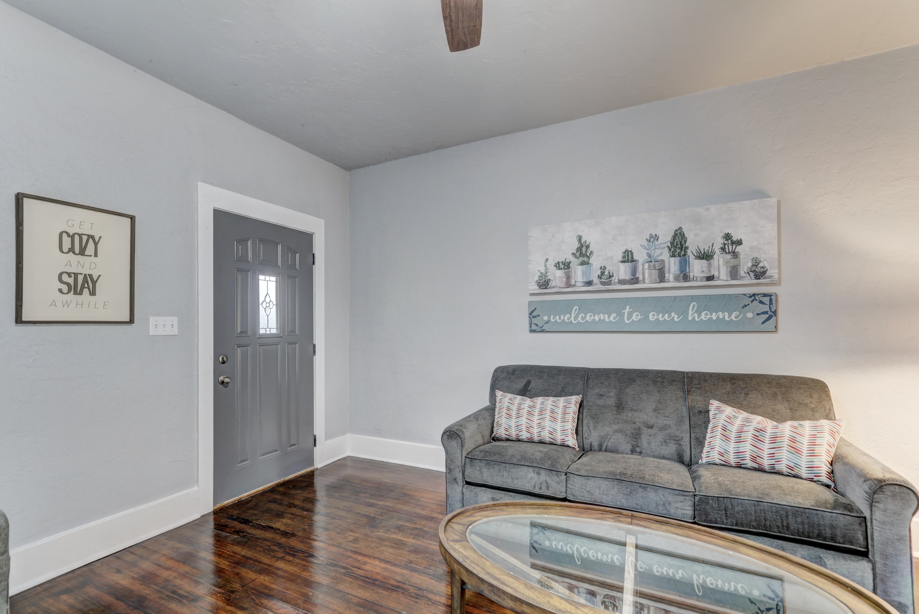 402 E 3rd St – photo 2