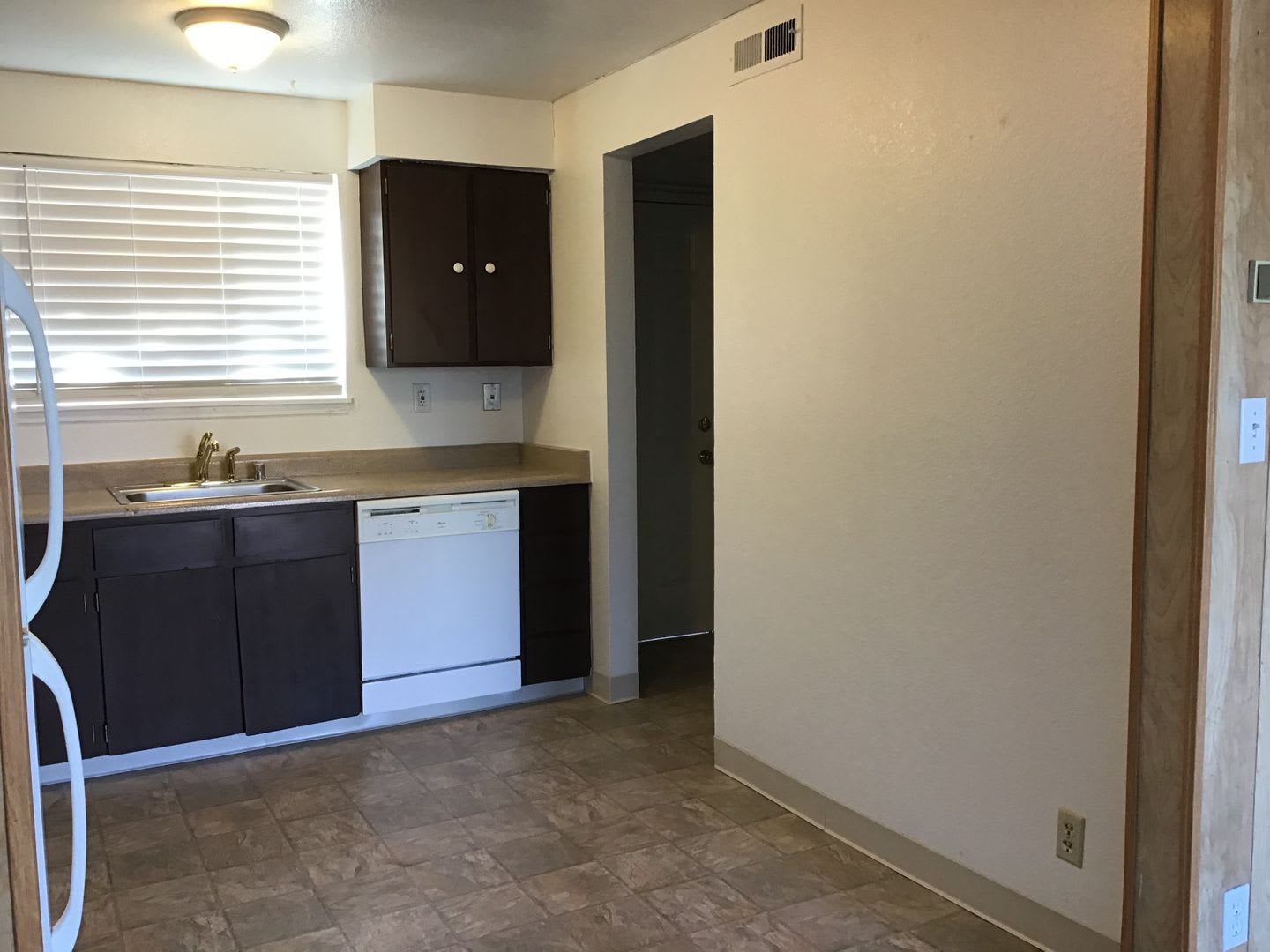 <b>2 Bedroom Reno Condo in Gated Community<br><br> – photo 5