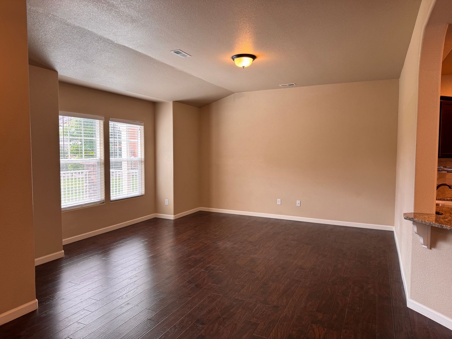 3 Bedroom 2.5 Bathroom Townhouse w/ AC – photo 3