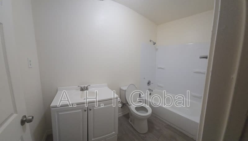 1033 Dunaway St – photo 3