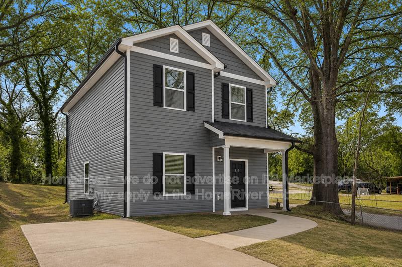 817 Chandler Ave – photo 1