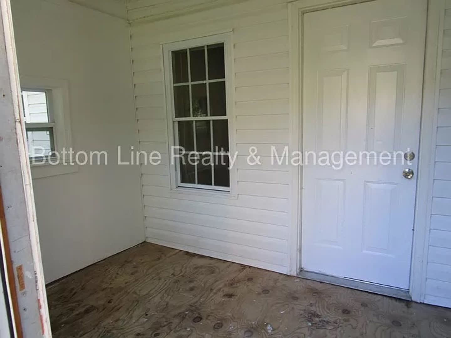 Room in 3 Bedroom Home at Plainview Rd – photo 4