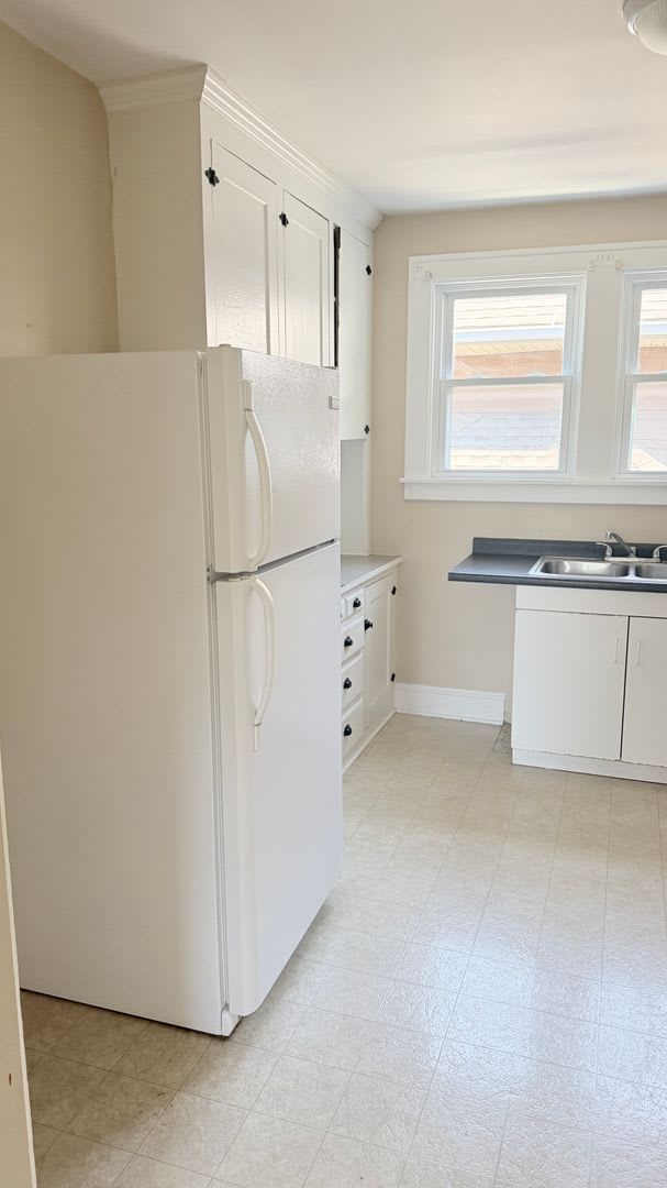 561 Baldwin Ave – photo 5