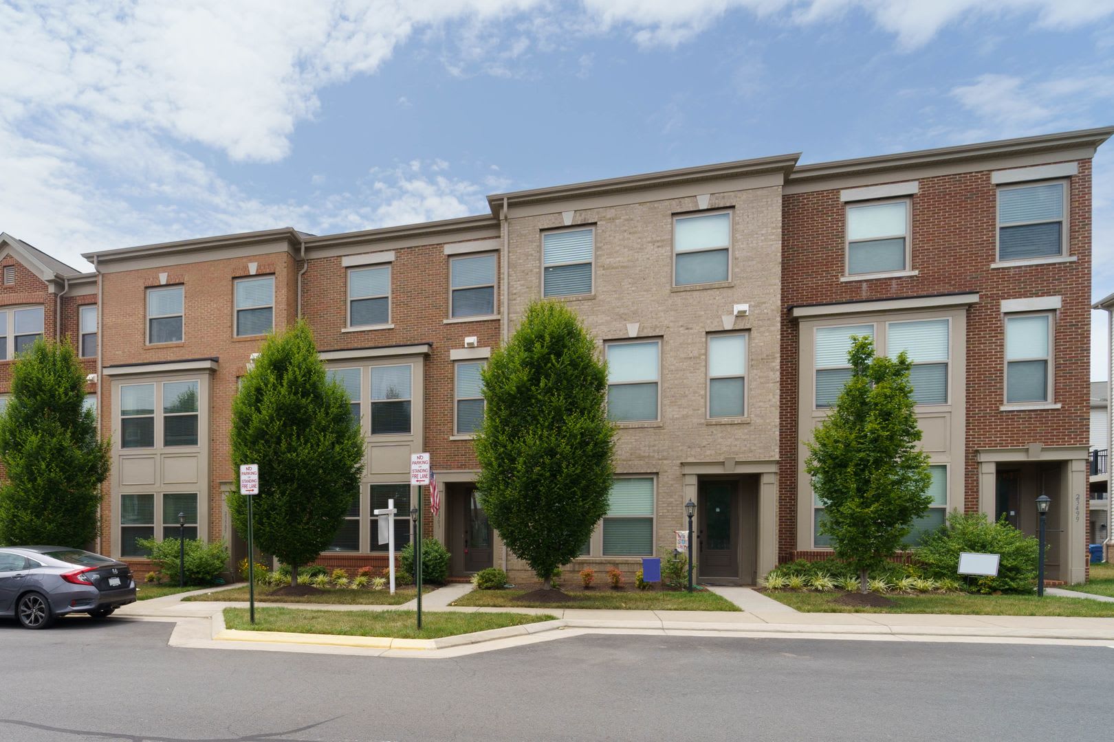 3 bedroom 3 bath townhouse in Brambleton – photo 1