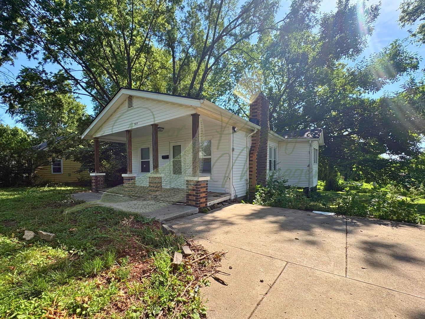 CHARMING UPDATED BUNGALOW!!!! – photo 2