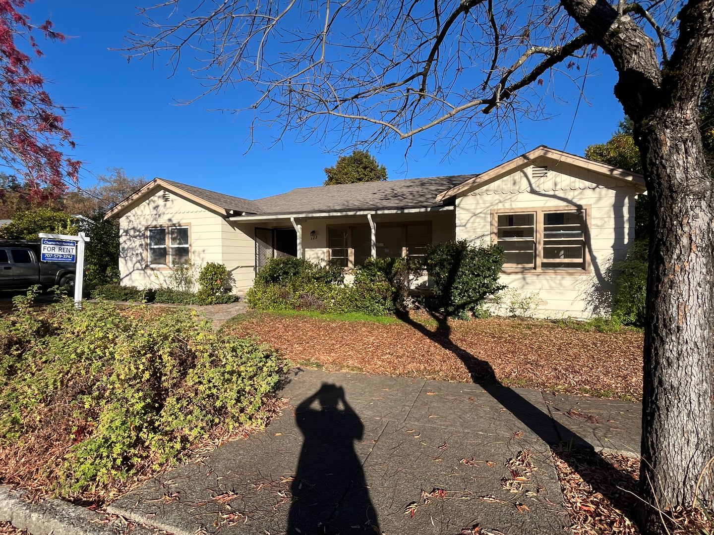 Spacious home with hardwood floors and large yard convenient to downtown Cloverdale! – photo 2