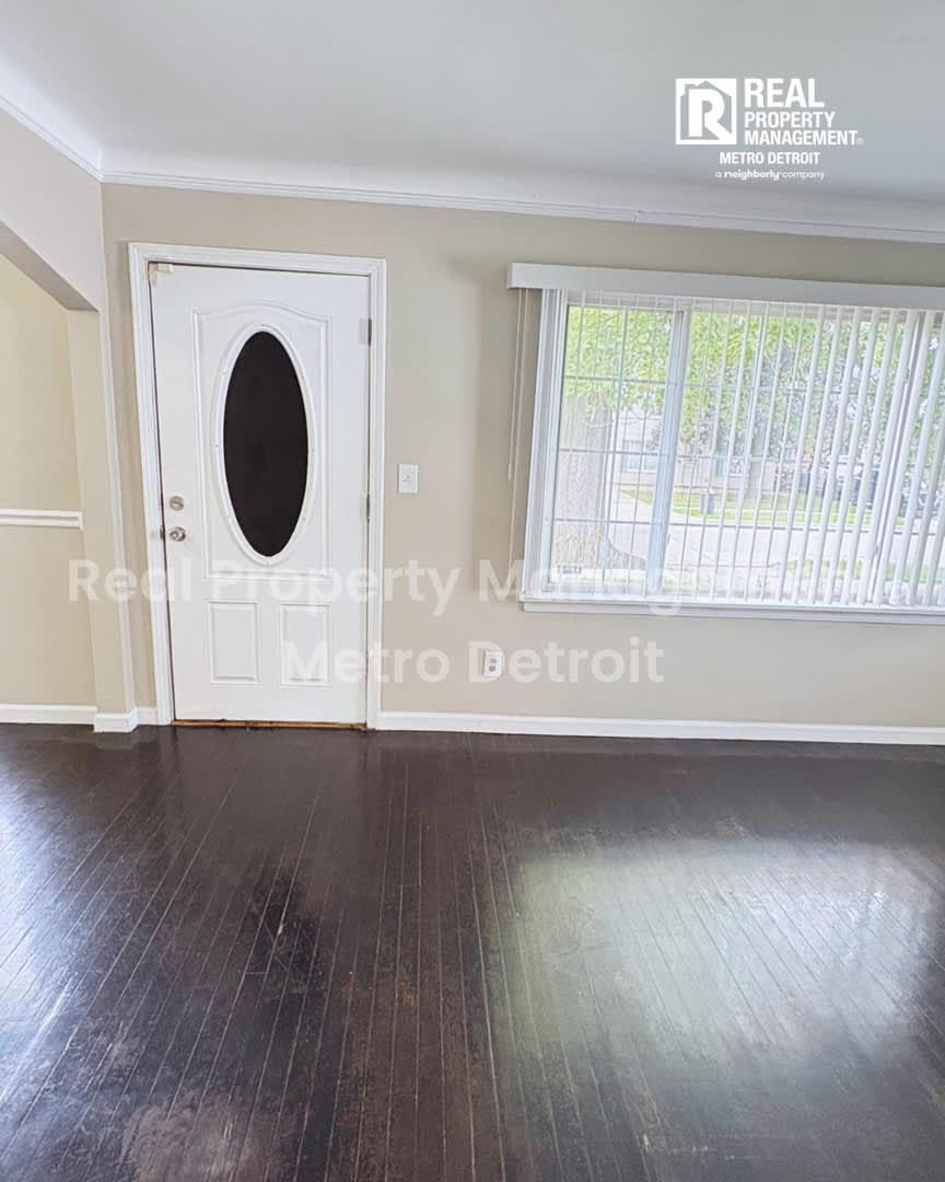 3-Bedroom Single-Family Home in Harper Woods, Michigan – photo 2