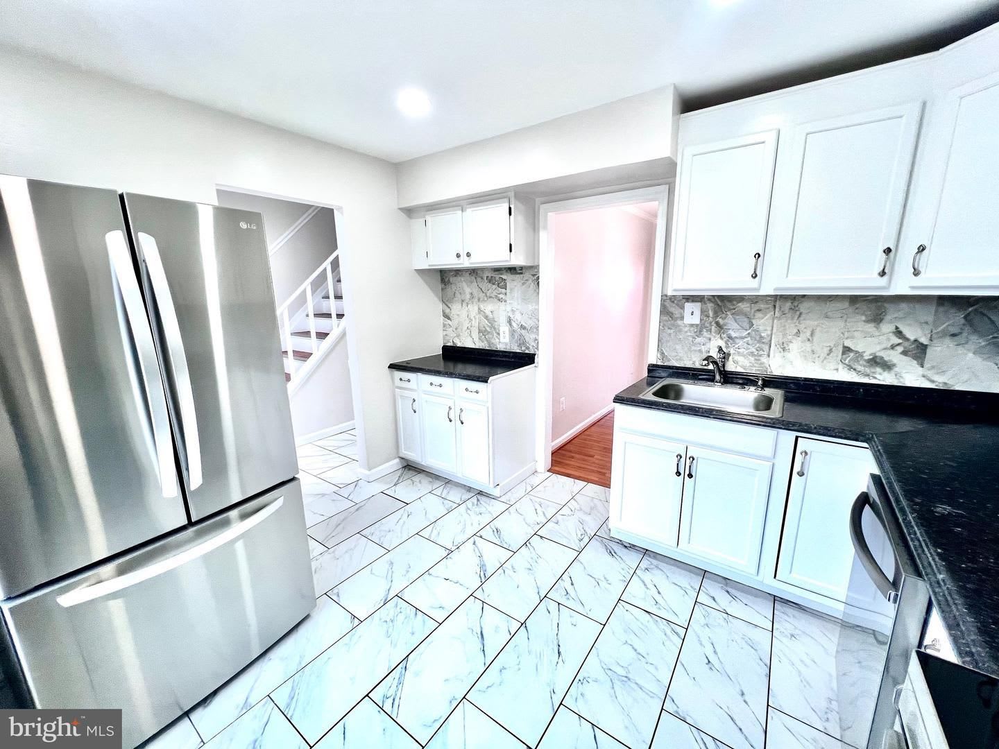 Discover Stylish Living In This Beautifully Renovated Two Level Townhome Thoughtfully Updated With Modern Finishes And Exceptional Attention To Detail – photo 3