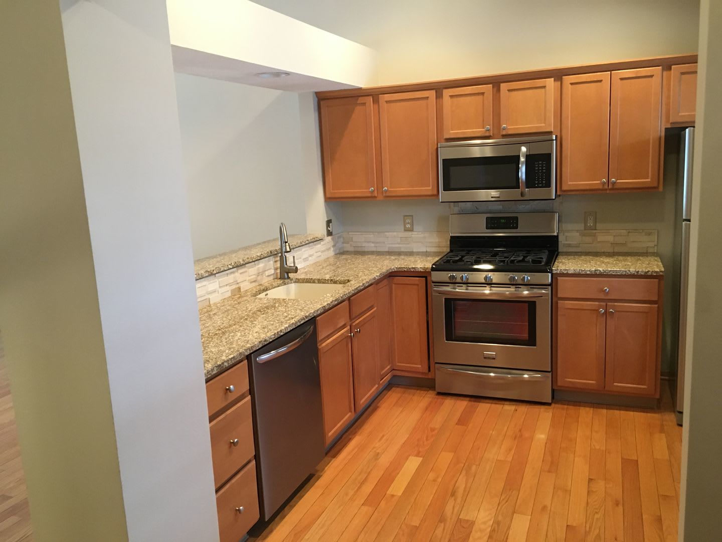 2 Bed / 2 Bath Condo with Garage – Clements Mill Village (Forest Hills District) – photo 4
