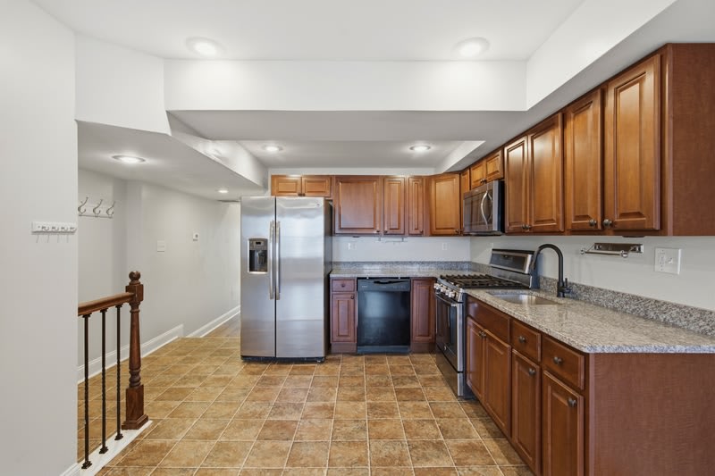 1008 West Cross Street – photo 4