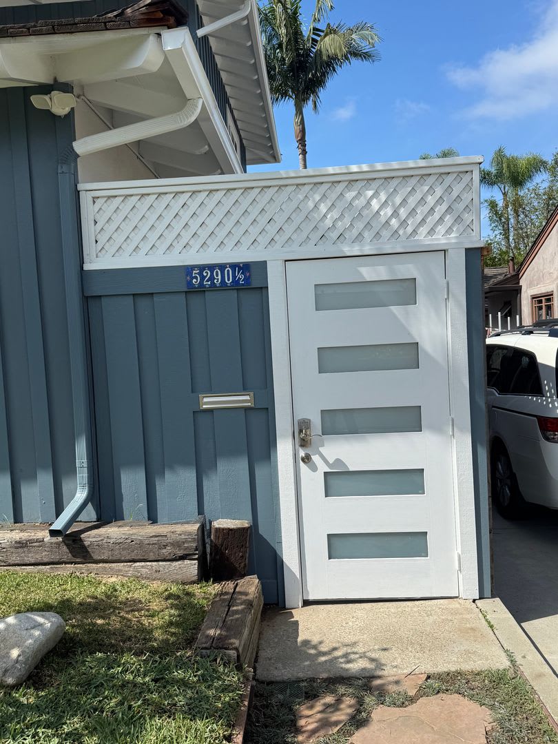 Remodeled 1 Bedroom Adu In Park Estates Utilities Included – photo 2