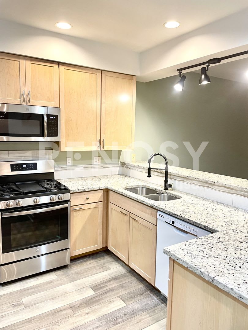 Style and Comfort in the Heart of Redmond – photo 4