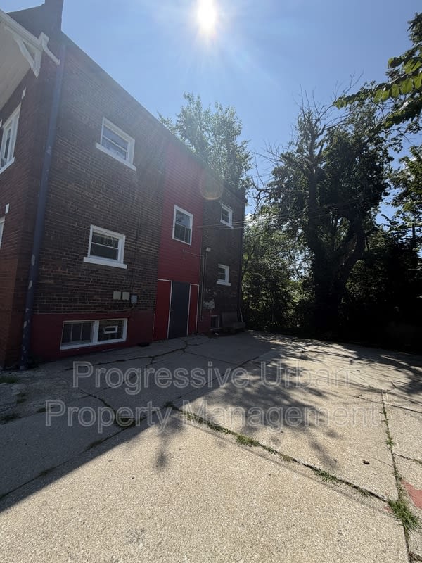 3412 East 147th Street – photo 2